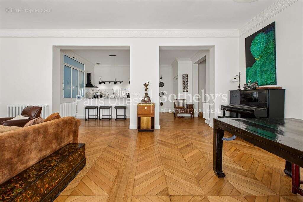 Appartement à PARIS-16E