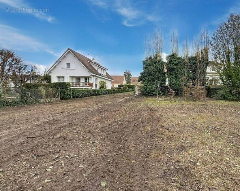 Terrain à SAINTRY-SUR-SEINE