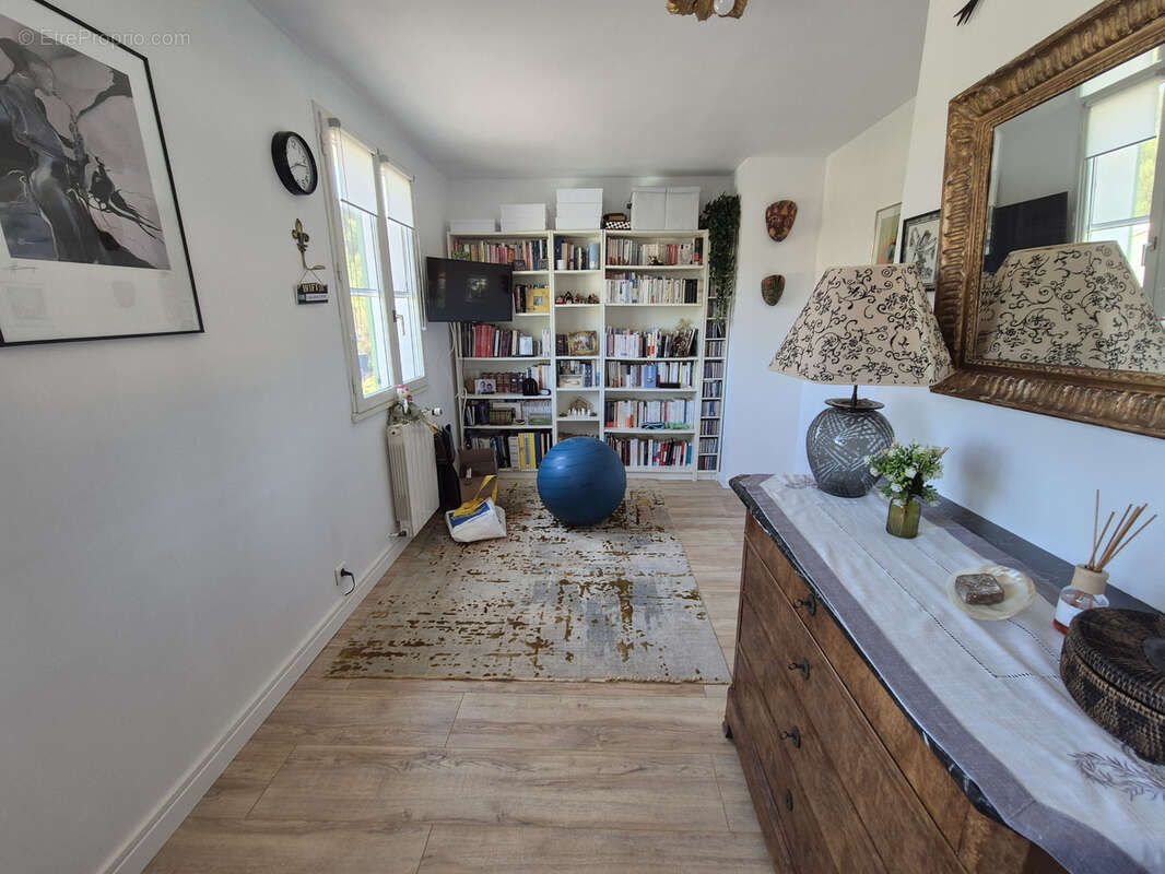 Maison à LE REVEST-LES-EAUX