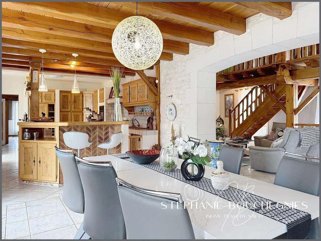 Photo 3 - Maison à CHAILLEVETTE