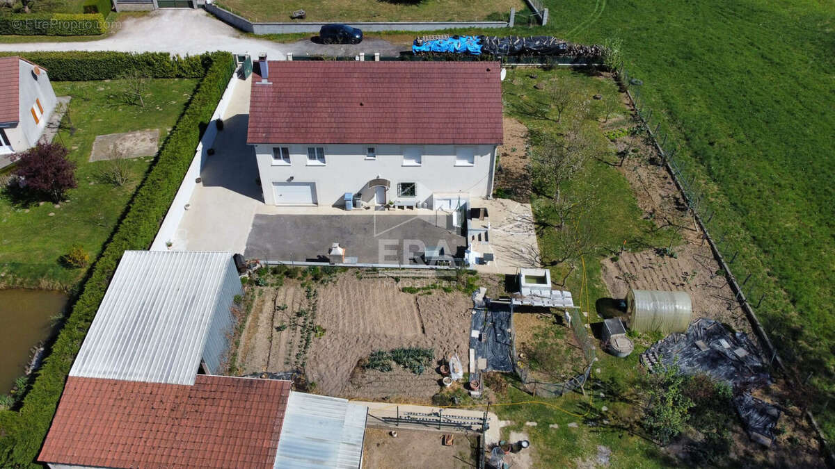 Maison à LE DESCHAUX