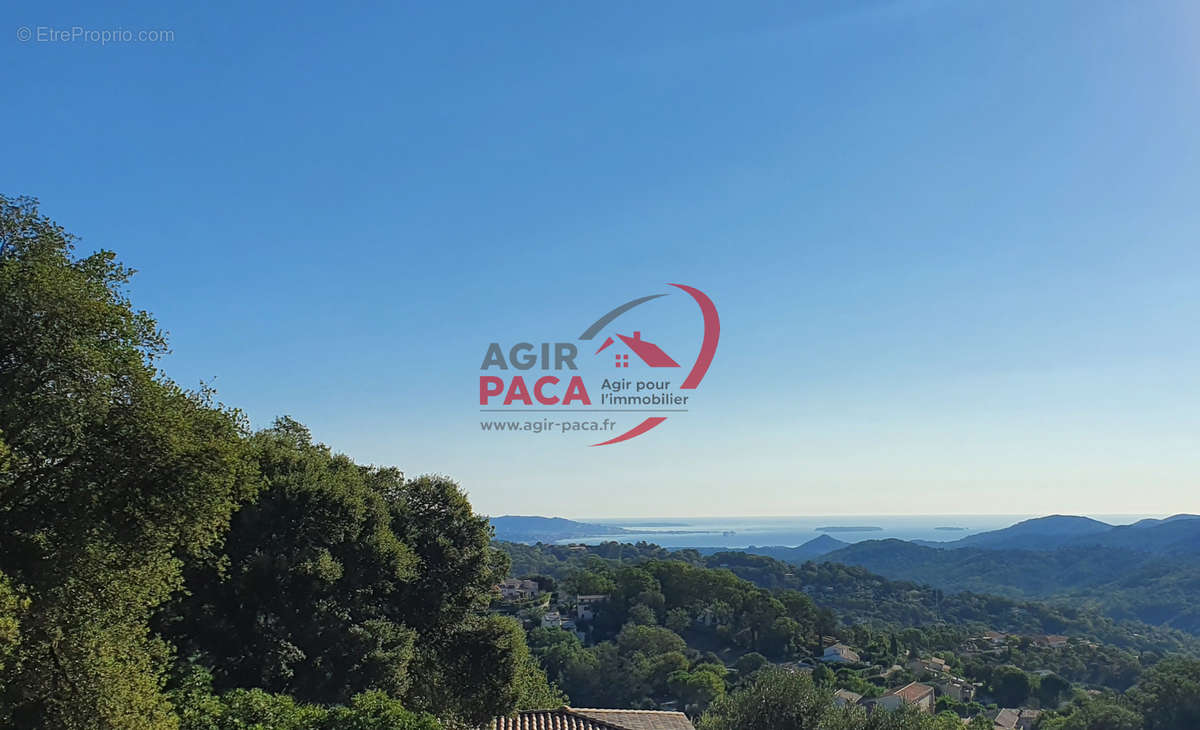 Terrain à LES ADRETS-DE-L&#039;ESTEREL