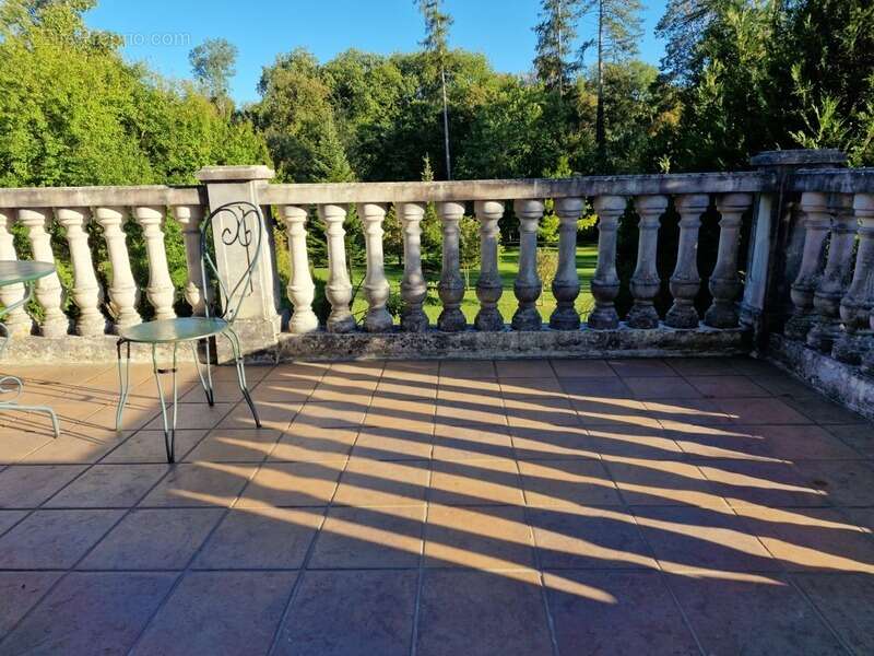 Appartement à CONTREXEVILLE