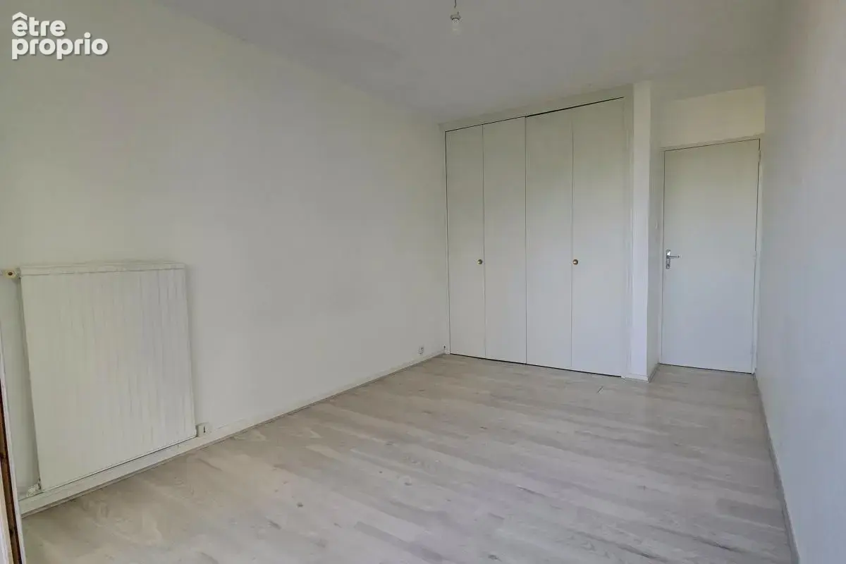 Appartement T3 2 chambres, loggia, stationnement privatif et 2 caves - photo 12