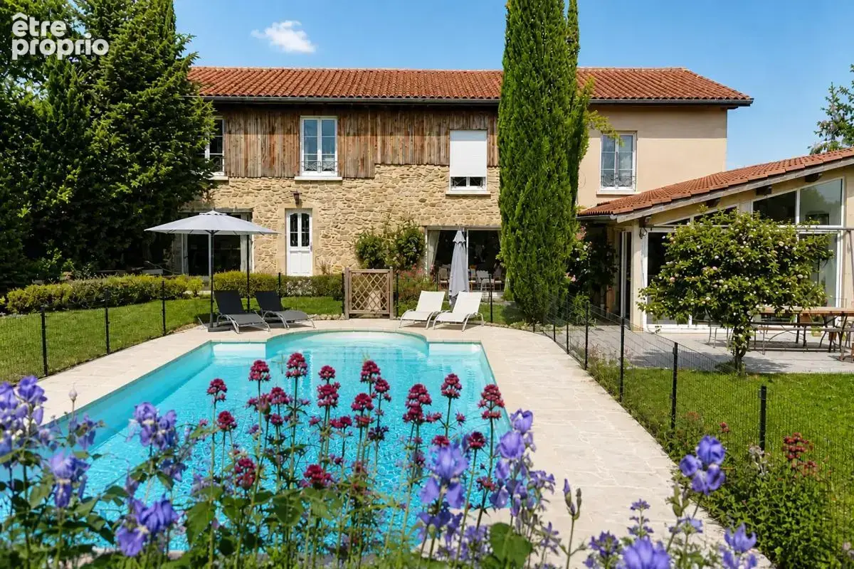 Maison de 8 pièces de 236 m² à Frontonas - photo 3
