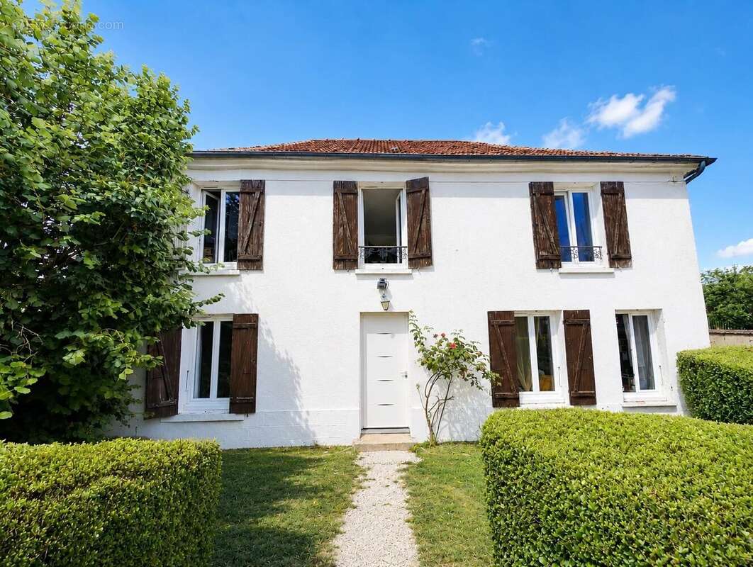 Réf 2280 – Longère briarde en pierre • 3 chambres + garage et dépendance - photo 2