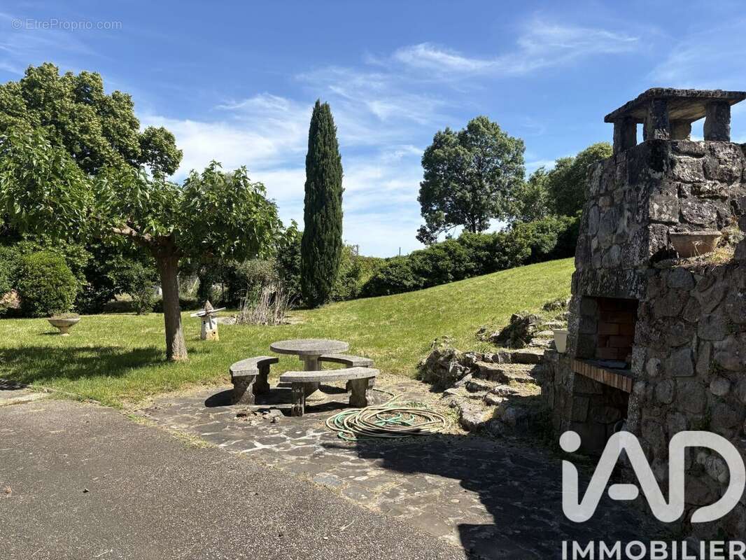 Maison 137 m² à Saint-Sernin  - photo 2