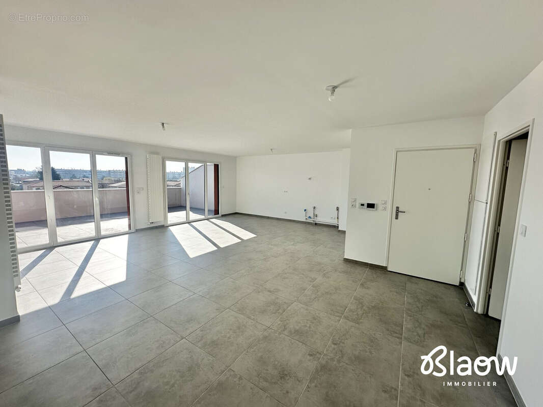 Appartement à MEYZIEU