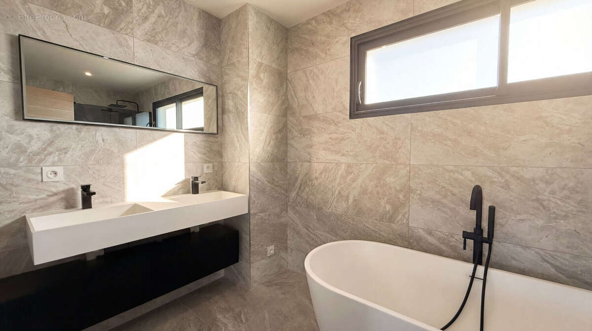 Maison à SAINT-CYR-SUR-LOIRE