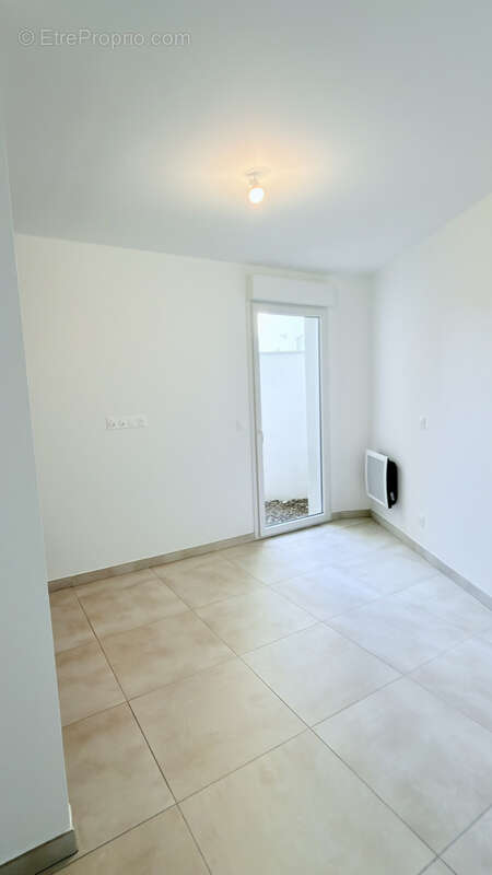 Appartement à VIC-LA-GARDIOLE