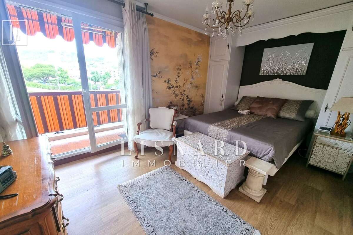 Appartement à VALLAURIS