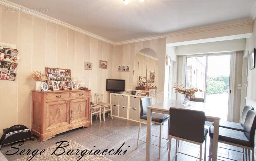 Maison 335 m² à Courchelettes  - photo 6