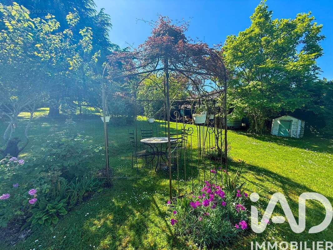 Maison 211 m² à Courcelles-Sur-Seine  - photo 2