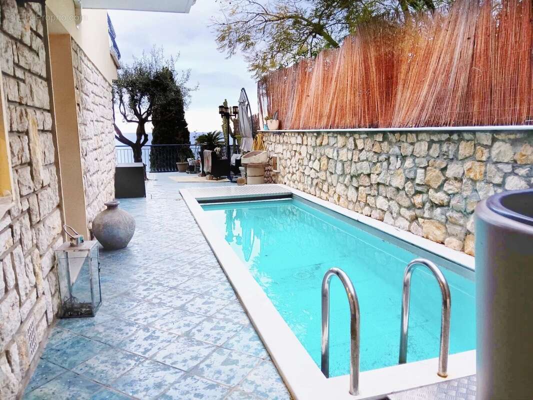 Appartement à ROQUEBRUNE-CAP-MARTIN