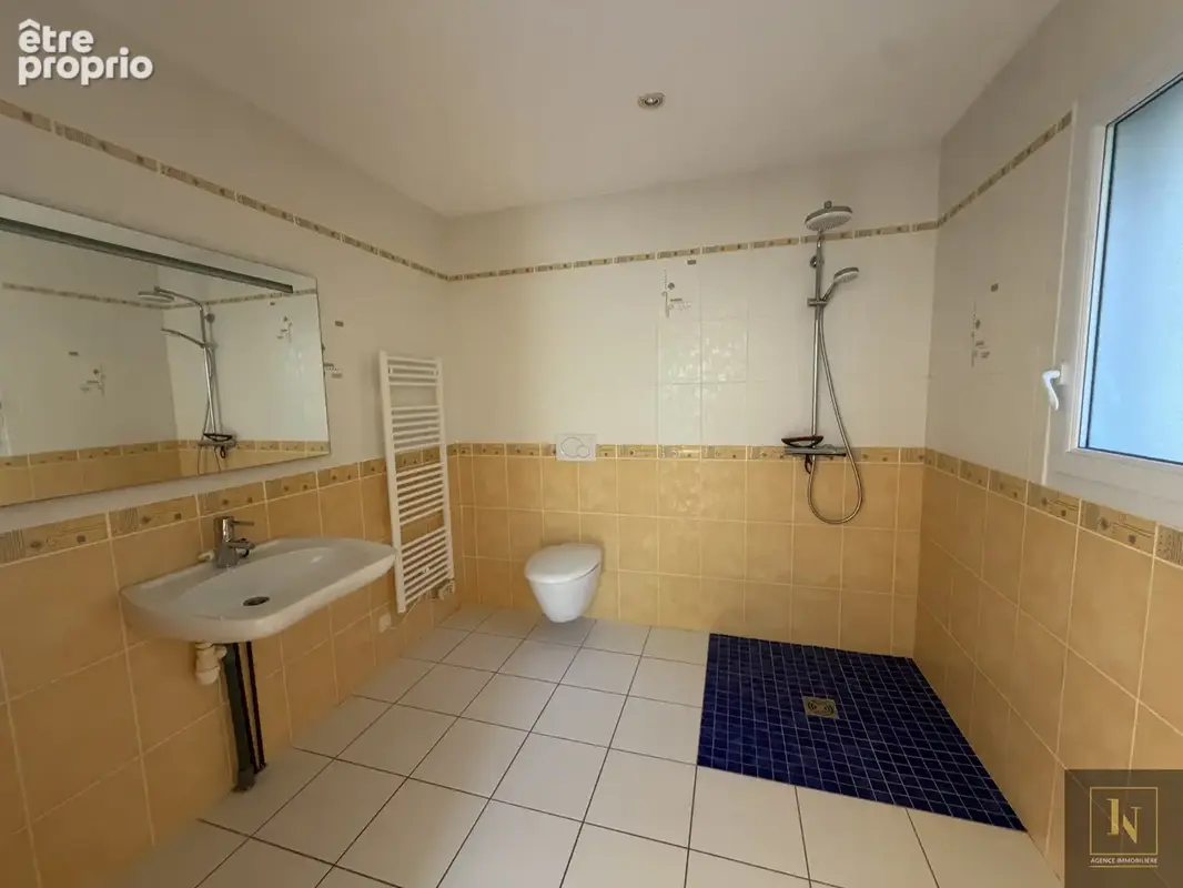 PORNIC, au calme et sur terrain de 2000 m2, maison non mitoyenne de 220 m2 avec vie de plain pied - photo 8