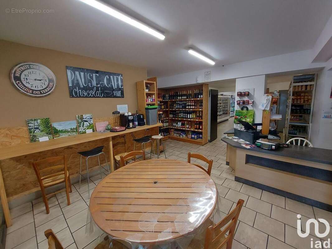 Photo 2 - Commerce à PONT-DE-POITTE