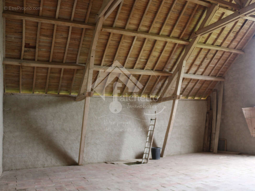 Maison à MONTAIGU-LE-BLIN