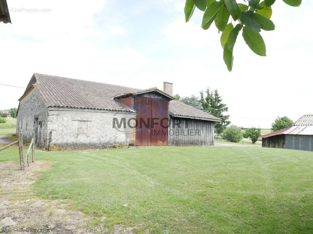 Ferme en pierre à rénover   dépendances, 1,5 ha de terrain et vue panoramique   idéal gîtes ou chambres d’hôte - photo 11