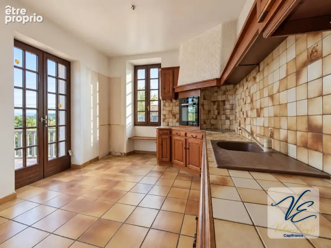 ARGENS-MINERVOIS – Maison de caractère avec 4 chambres, terrasses, jardin arboré et garage - photo 3
