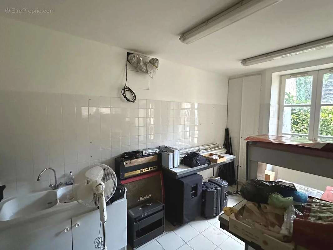 Immeuble à usage mixte à Saint-Savin – Emplacement idéal et revenue potentiel - photo 9