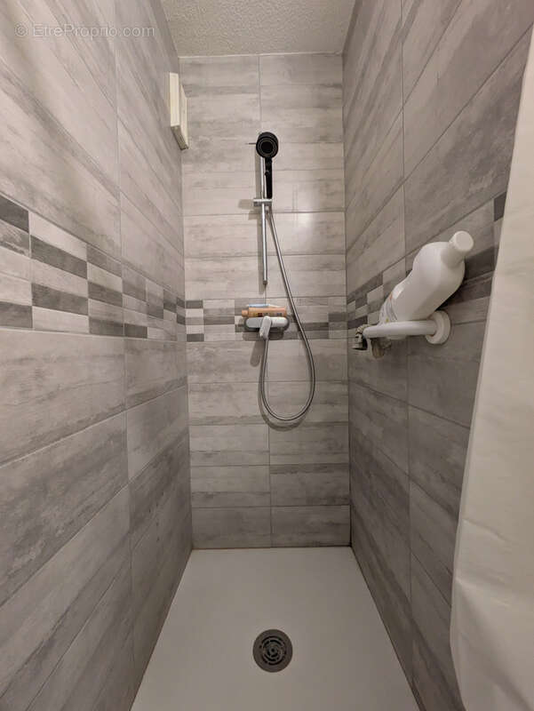 Appartement à BAGNOLS-SUR-CEZE