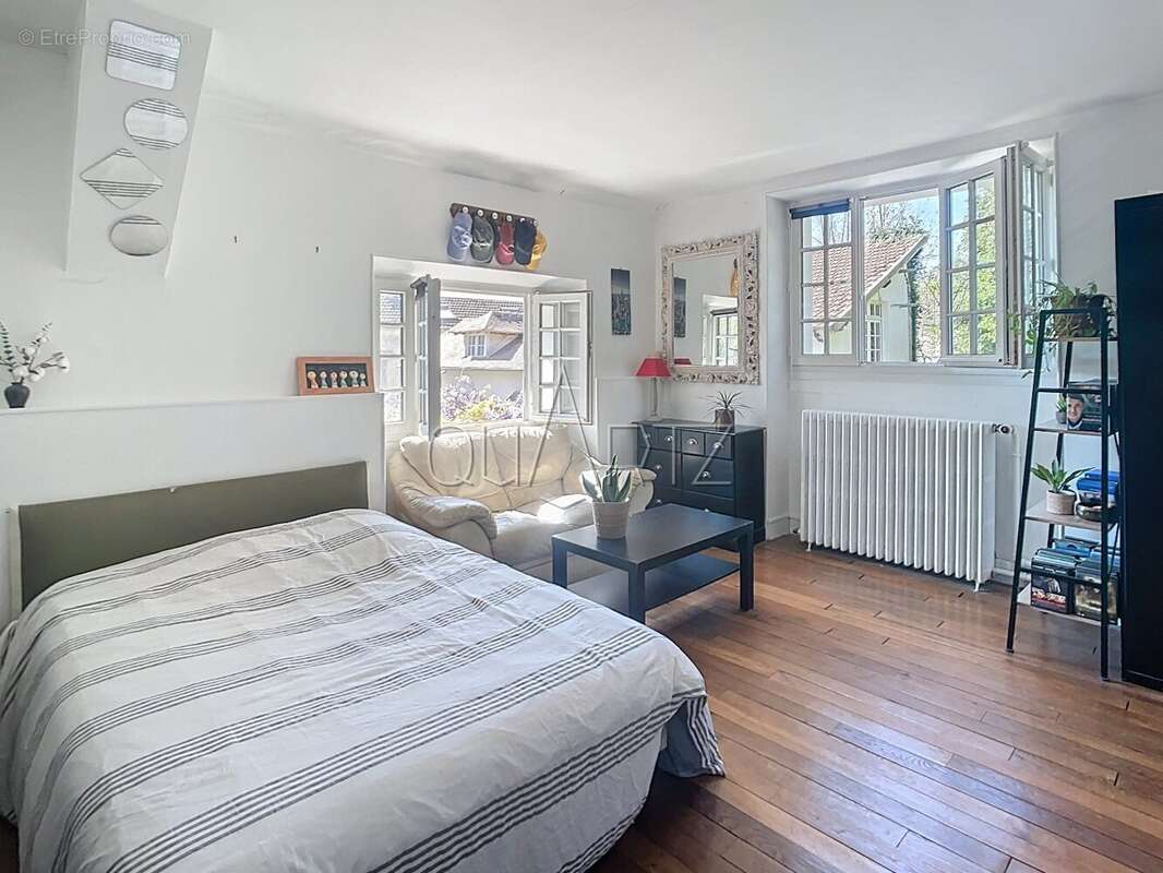 Maison 340 m² à Nesles-La-Vallee  - photo 18