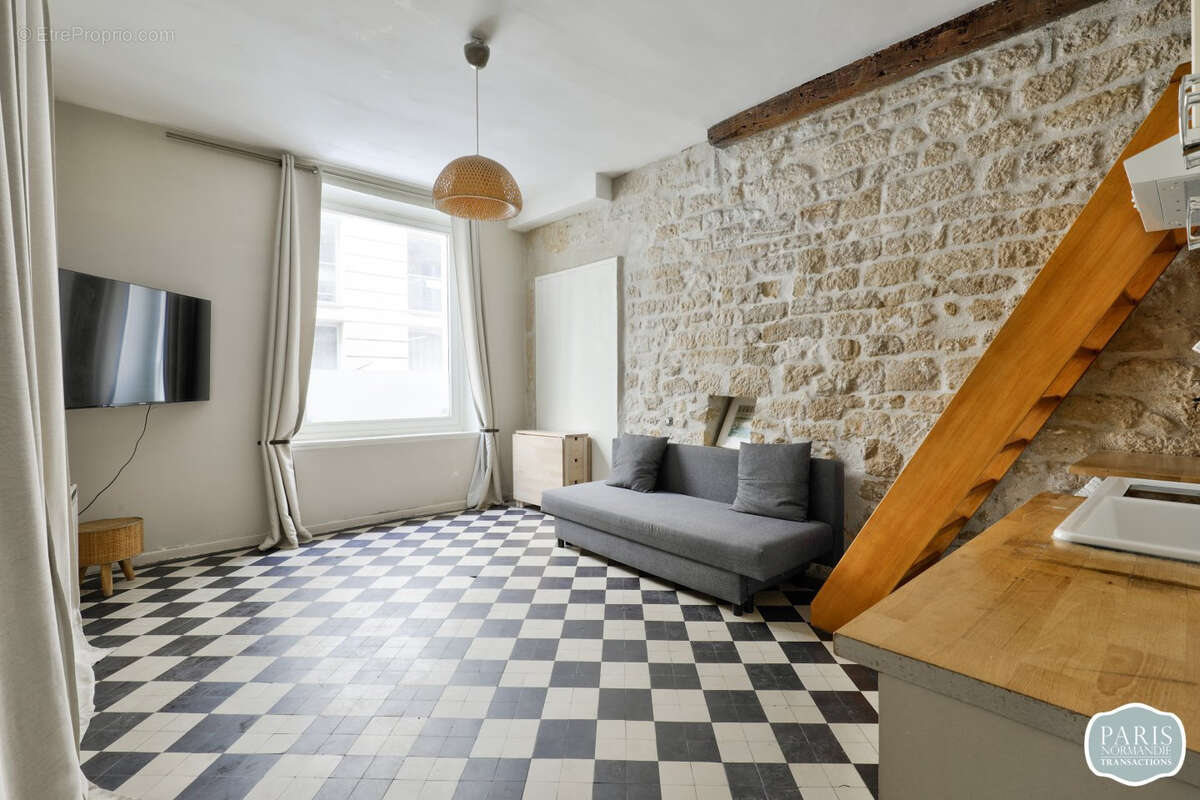 Appartement à PARIS-1E