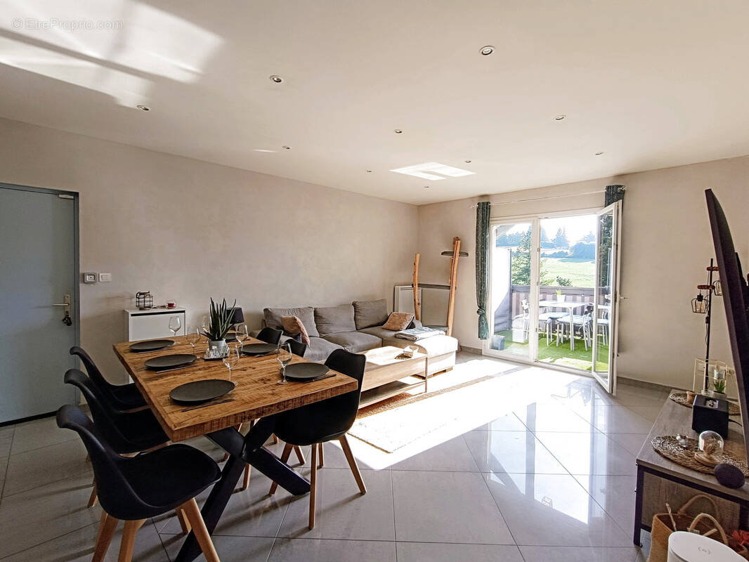 Appartement à SAINT-VICTOR-MALESCOURS