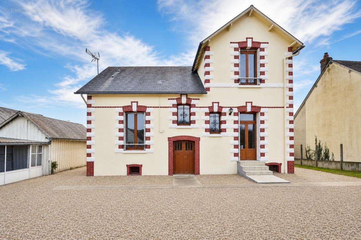 Maison à LA BAZOCHE-GOUET