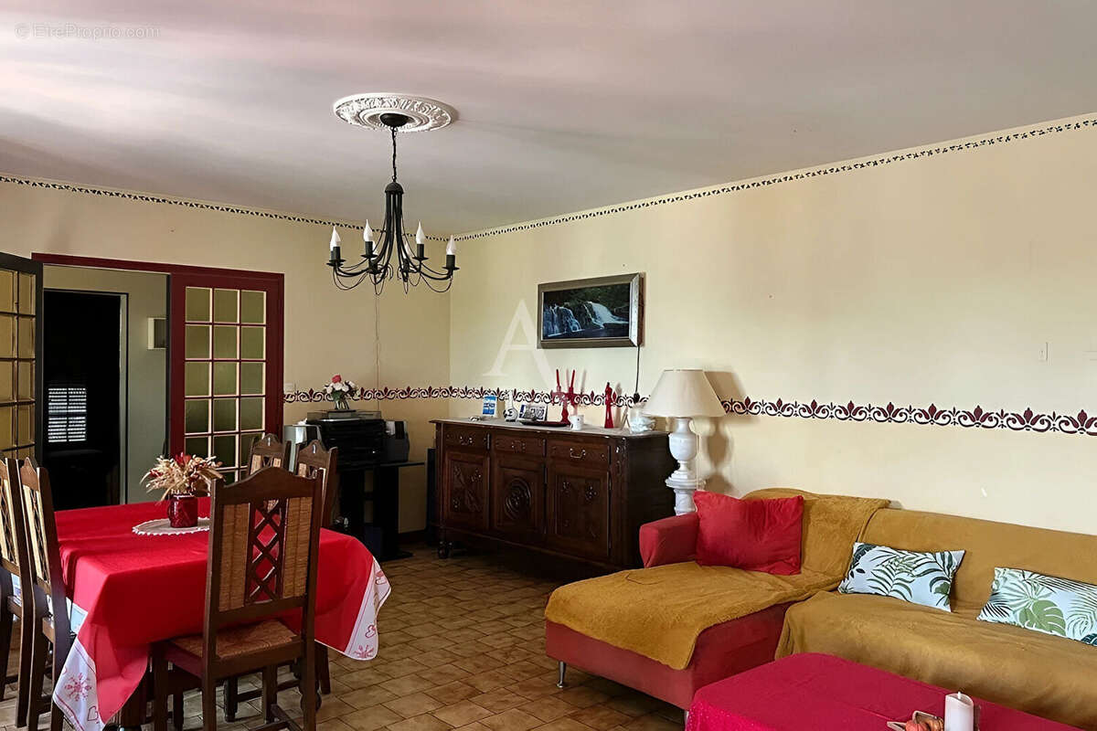 Maison à L'ILE-D'ELLE