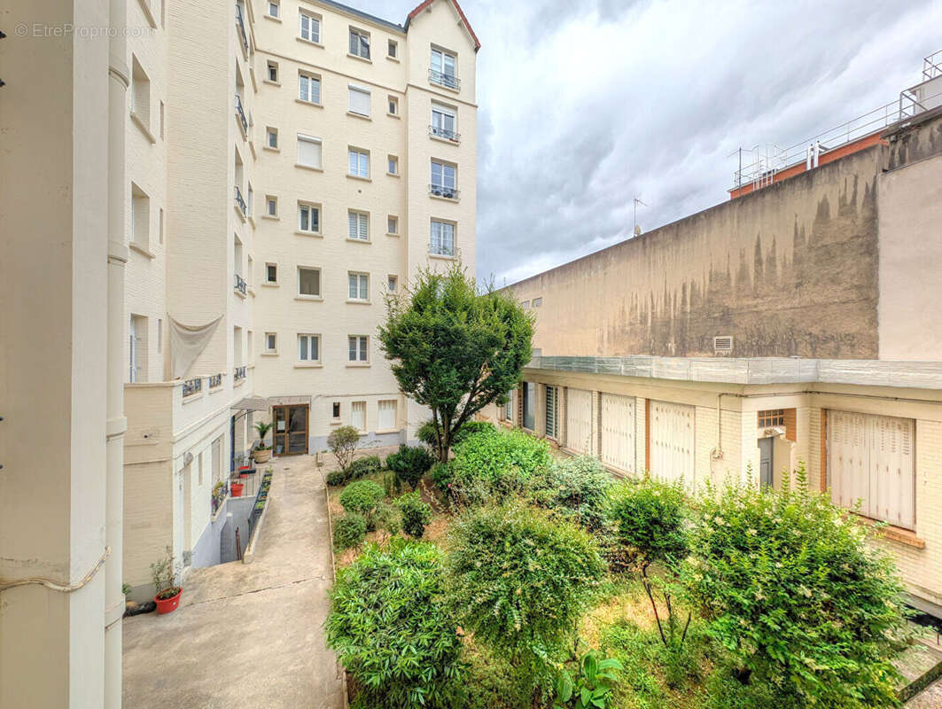 Appartement à LA GARENNE-COLOMBES