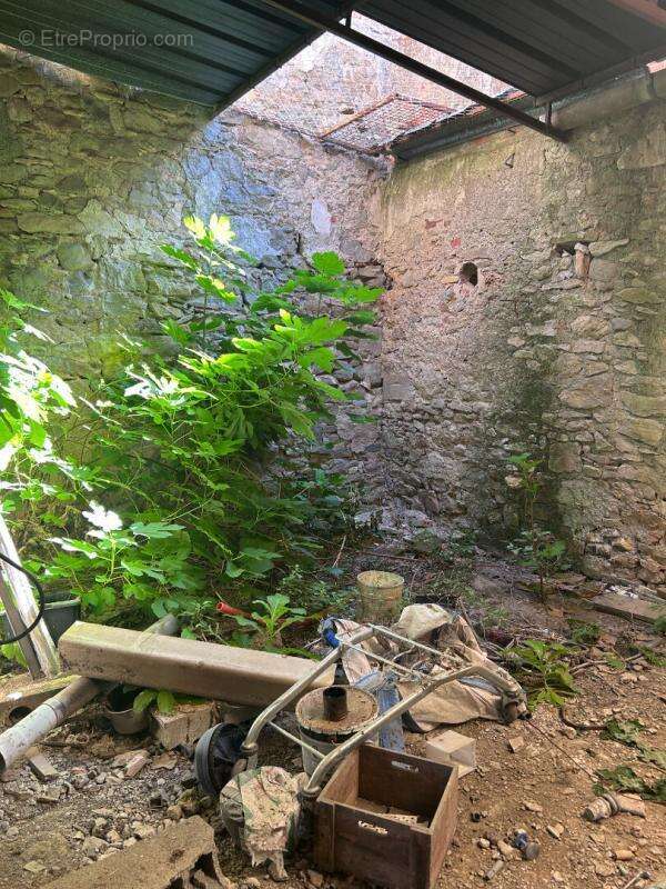 Parking à AZILLE