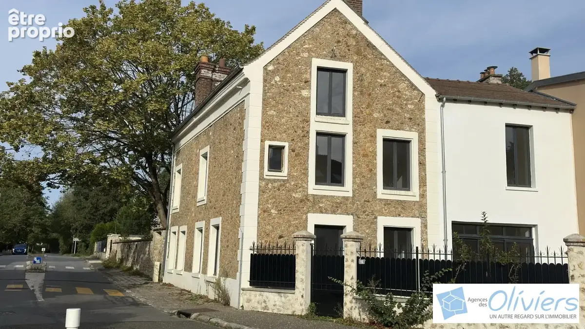 Maison à VOISINS-LE-BRETONNEUX