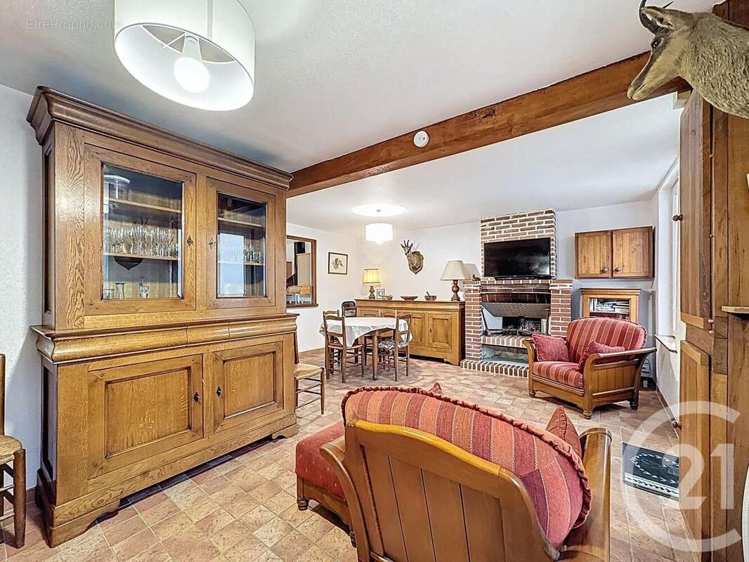 Maison à MARCILLY-EN-VILLETTE