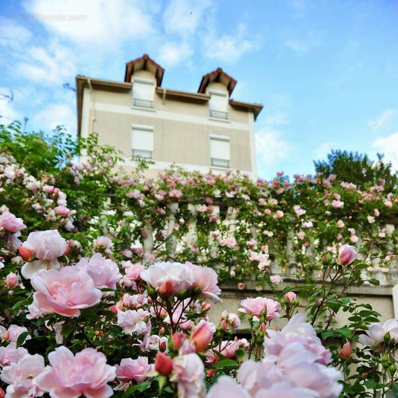 Maison à VARENNES-JARCY
