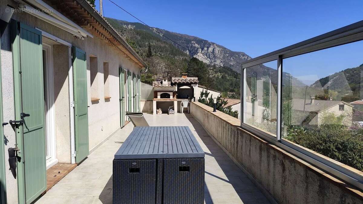 Maison à PUGET-THENIERS