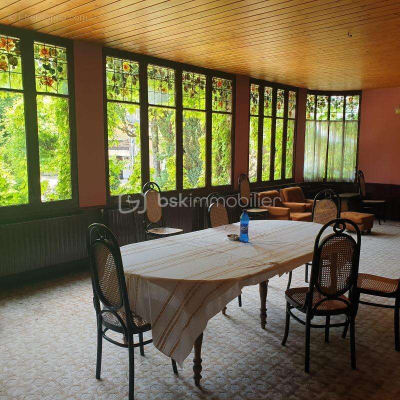 Commerce à CHAMPAGNOLE