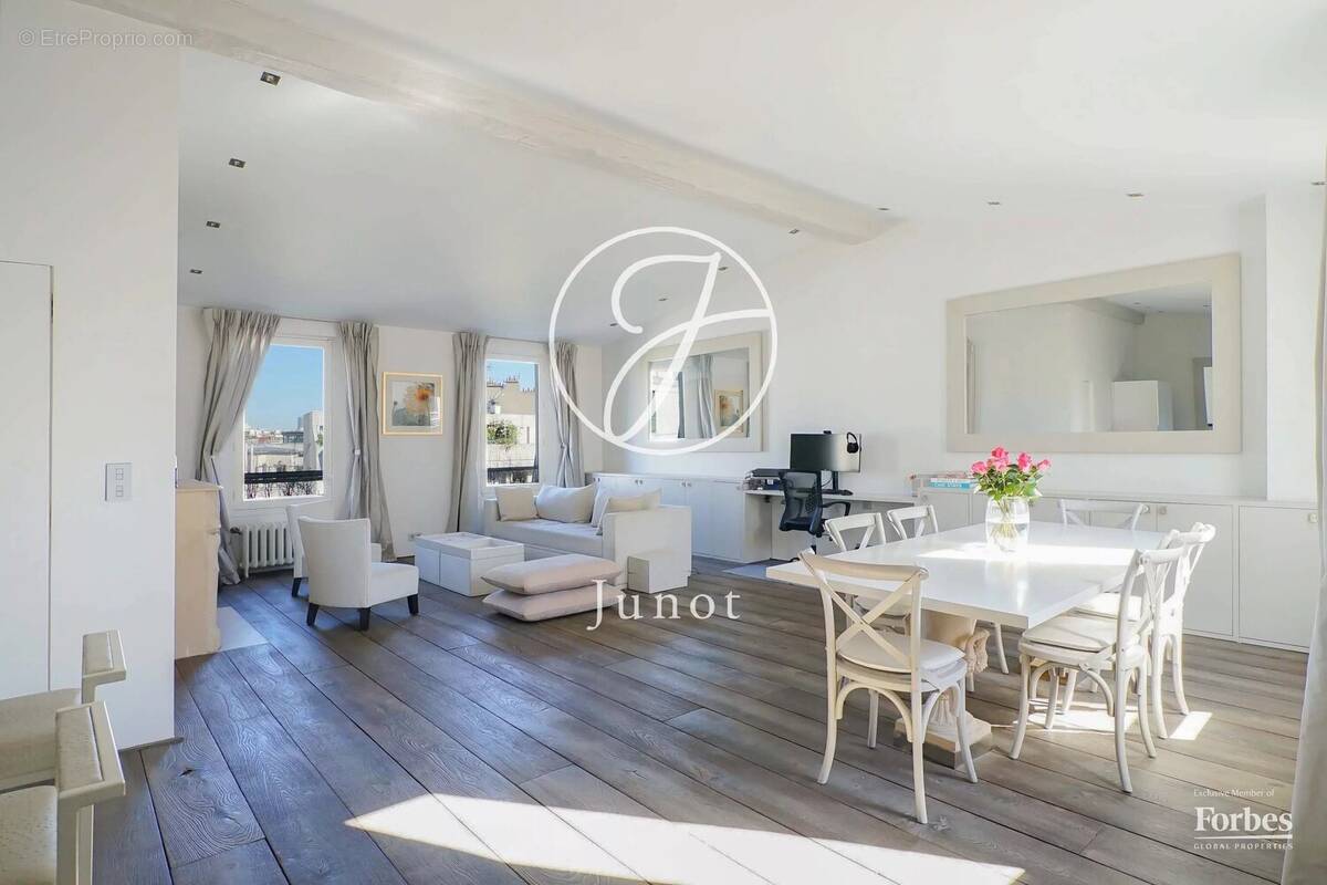 Appartement à PARIS-7E