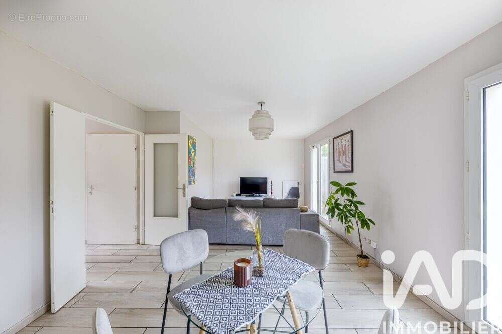 Photo 2 - Maison à TAVERNY