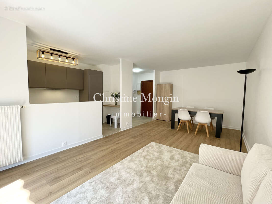 Appartement à NEUILLY-SUR-SEINE