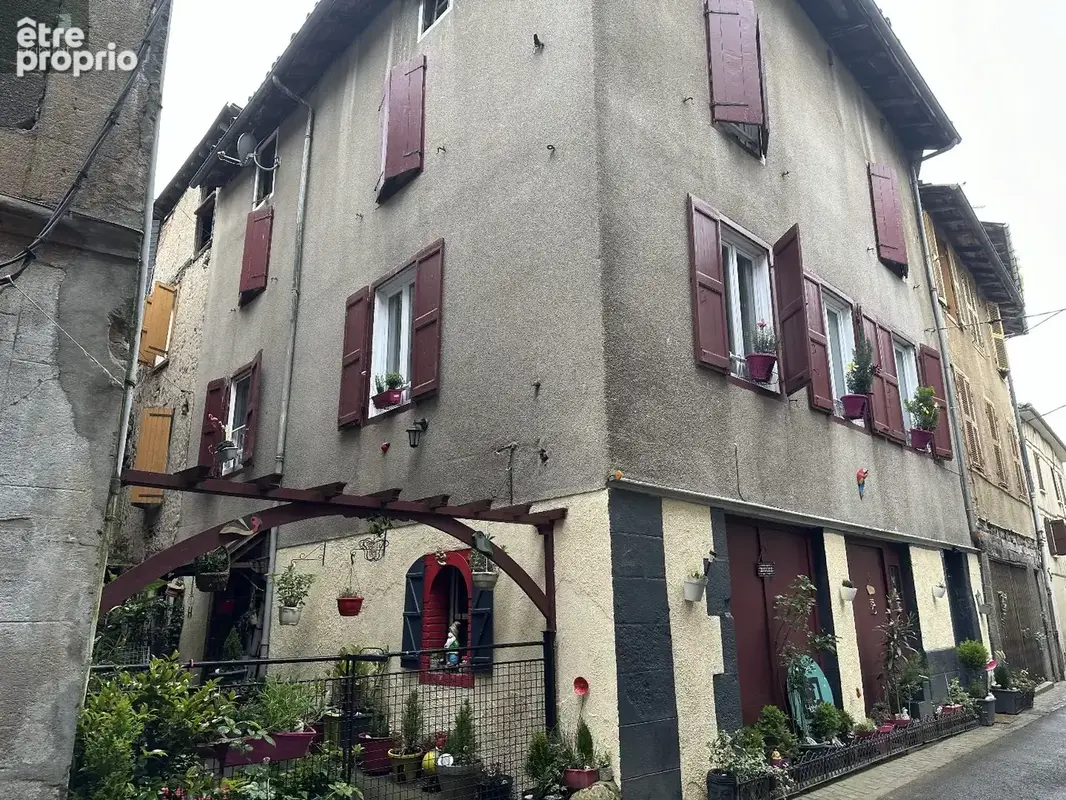 Centre ville, maison T4, habitable sur deux niveaux . - photo 1