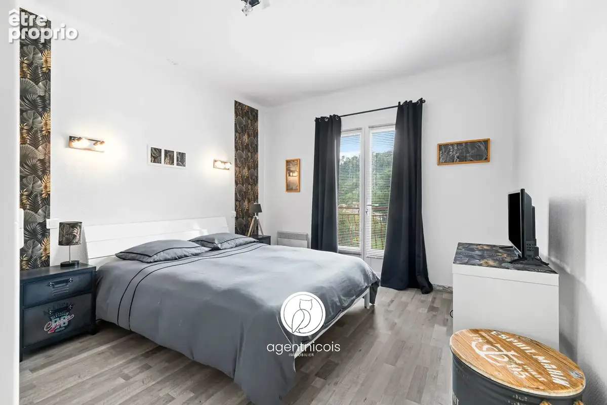 Contes // la pointe : maison - 8 pièces - terrain - vue dégagée - piscine - stationnements - photo 16