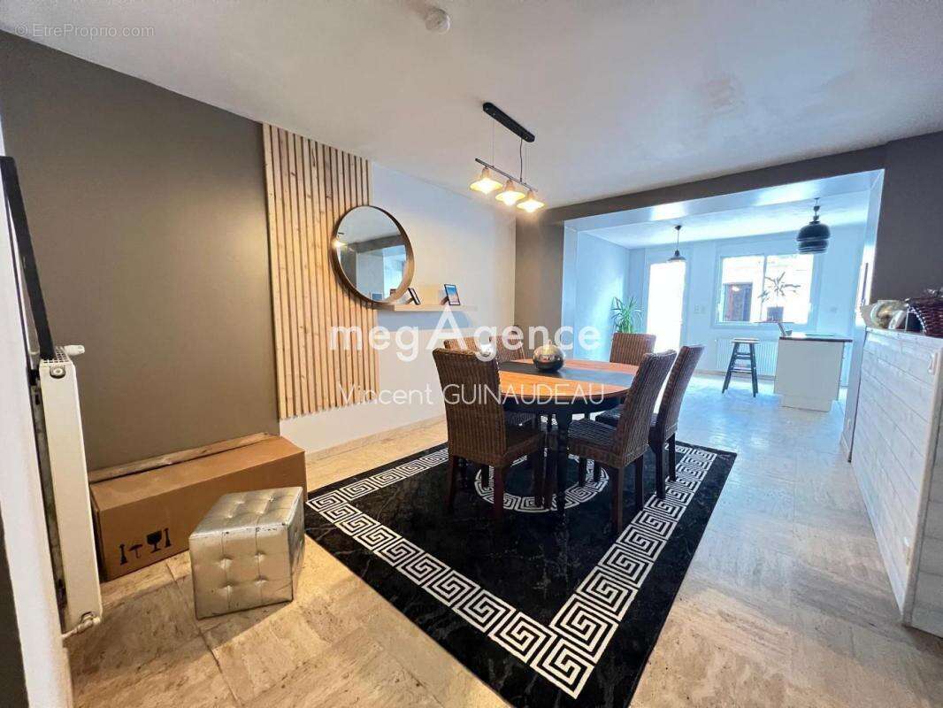 Maison à LE MAY-SUR-EVRE