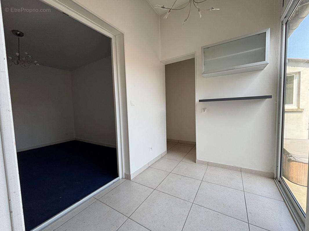 ensemble  immobilier local commercial + habitation de caractére 6 pièce(s) 210 m2 - photo 10