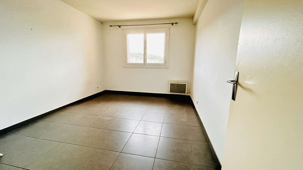 Appartement à CUERS
