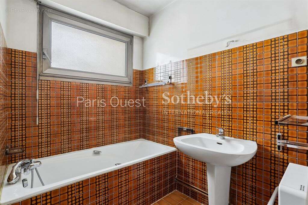 Appartement à PARIS-17E