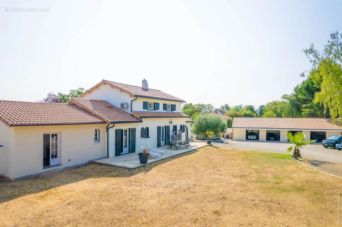 Propriete avec  4 chambres et piscine - cisse - photo 5
