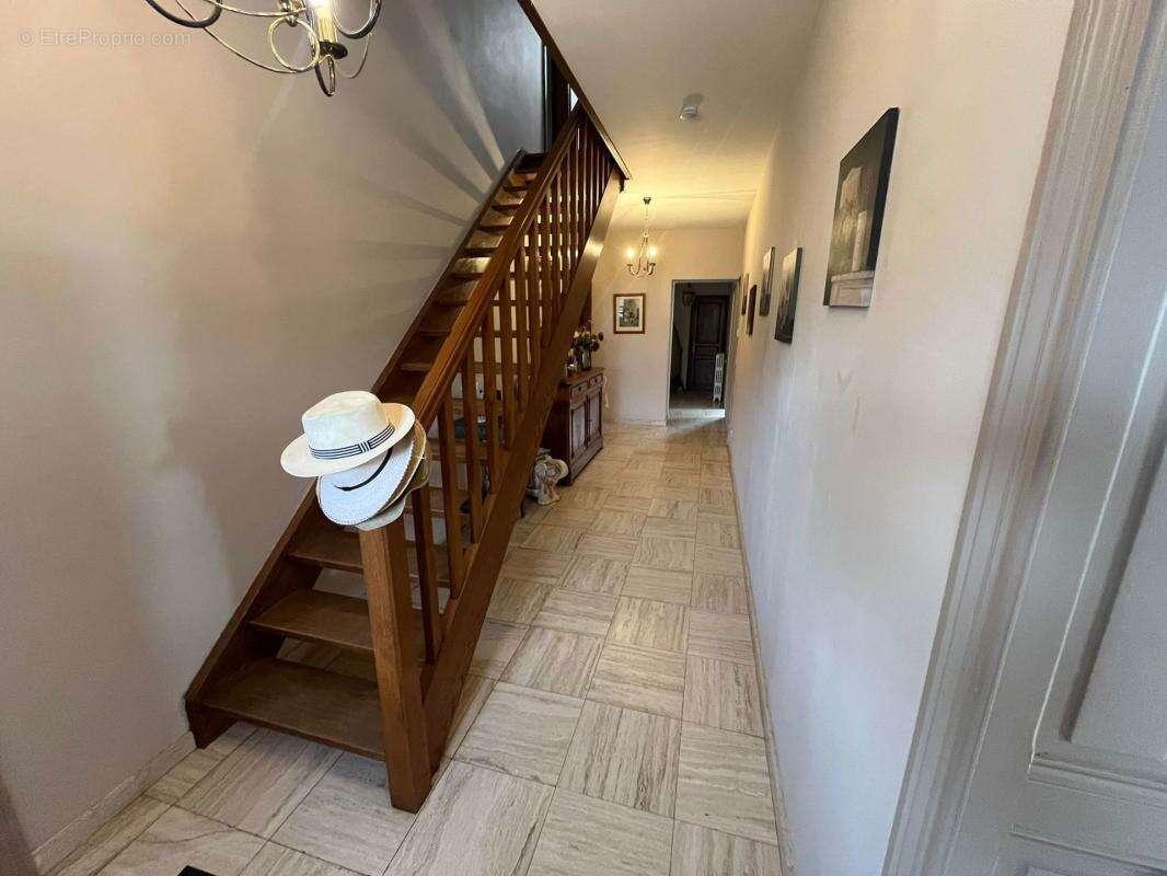 Magnifique maison individuelle de 207 m² habitables – 4 chambres, jardin et grand garage - photo 6