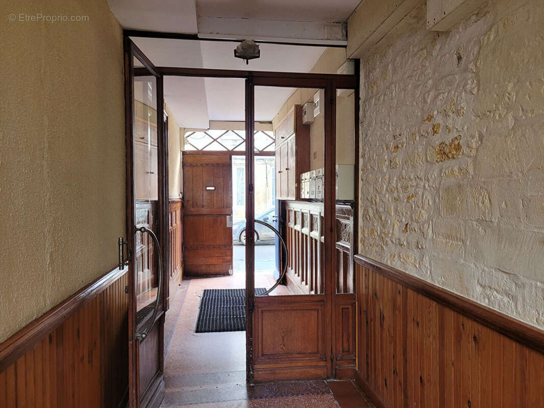 SOUS OFFRE - ROCHEFORT centre ville local professionnel de 32.14 m² - chauffage collectif - photo 6