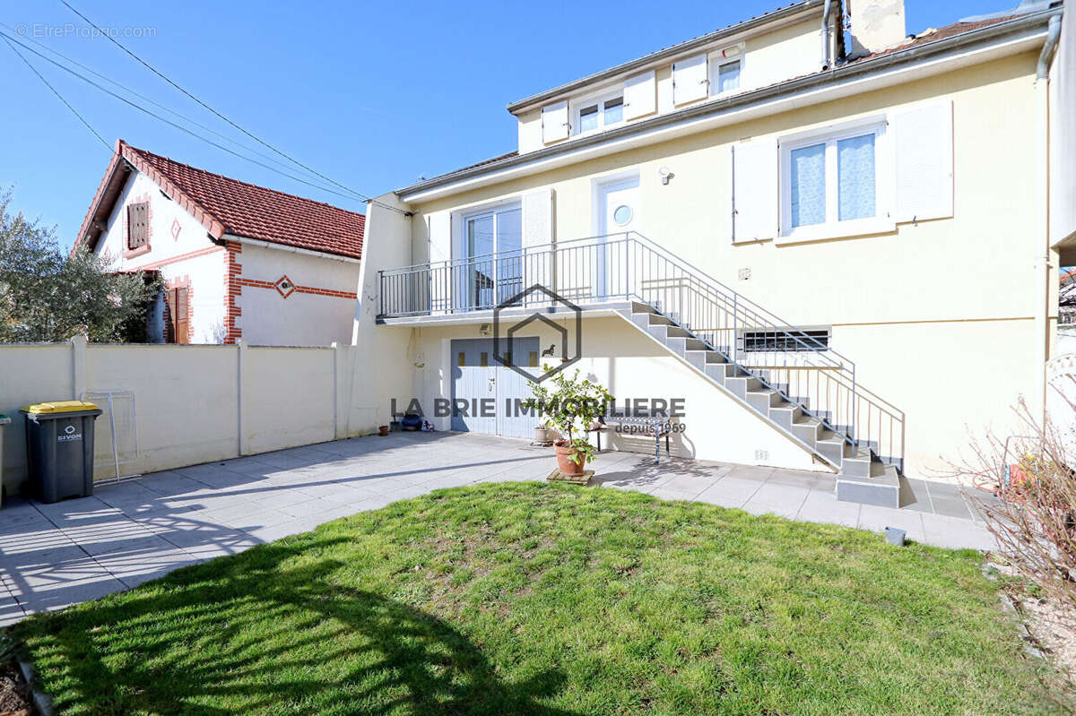 Maison à VILLECRESNES